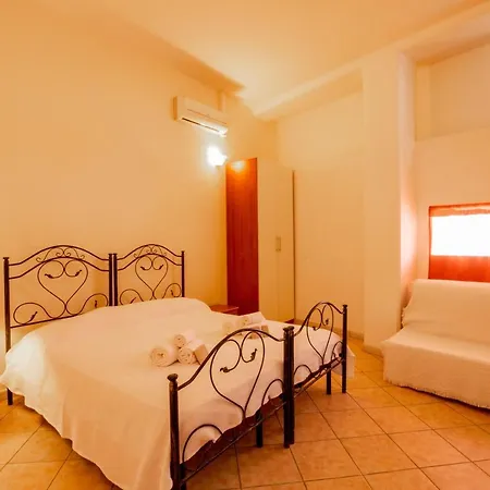 Appartamenti Borgo Terra מלון דירות